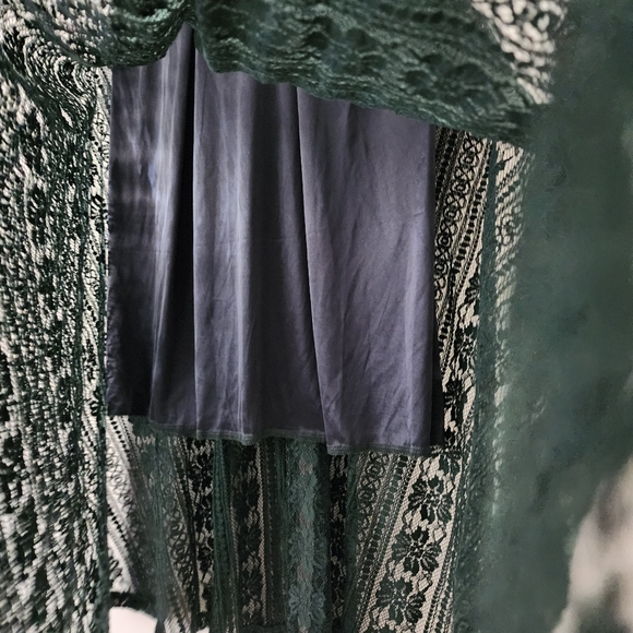 STORETS Emerald Green Floral Lace Modest Midi Dress - Picture 4 of 8